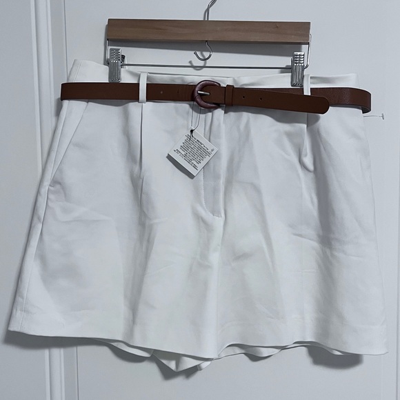 NWT - Zara Women’s Short with Belt - Made in Spain - Size XL - Picture 1 of 10
